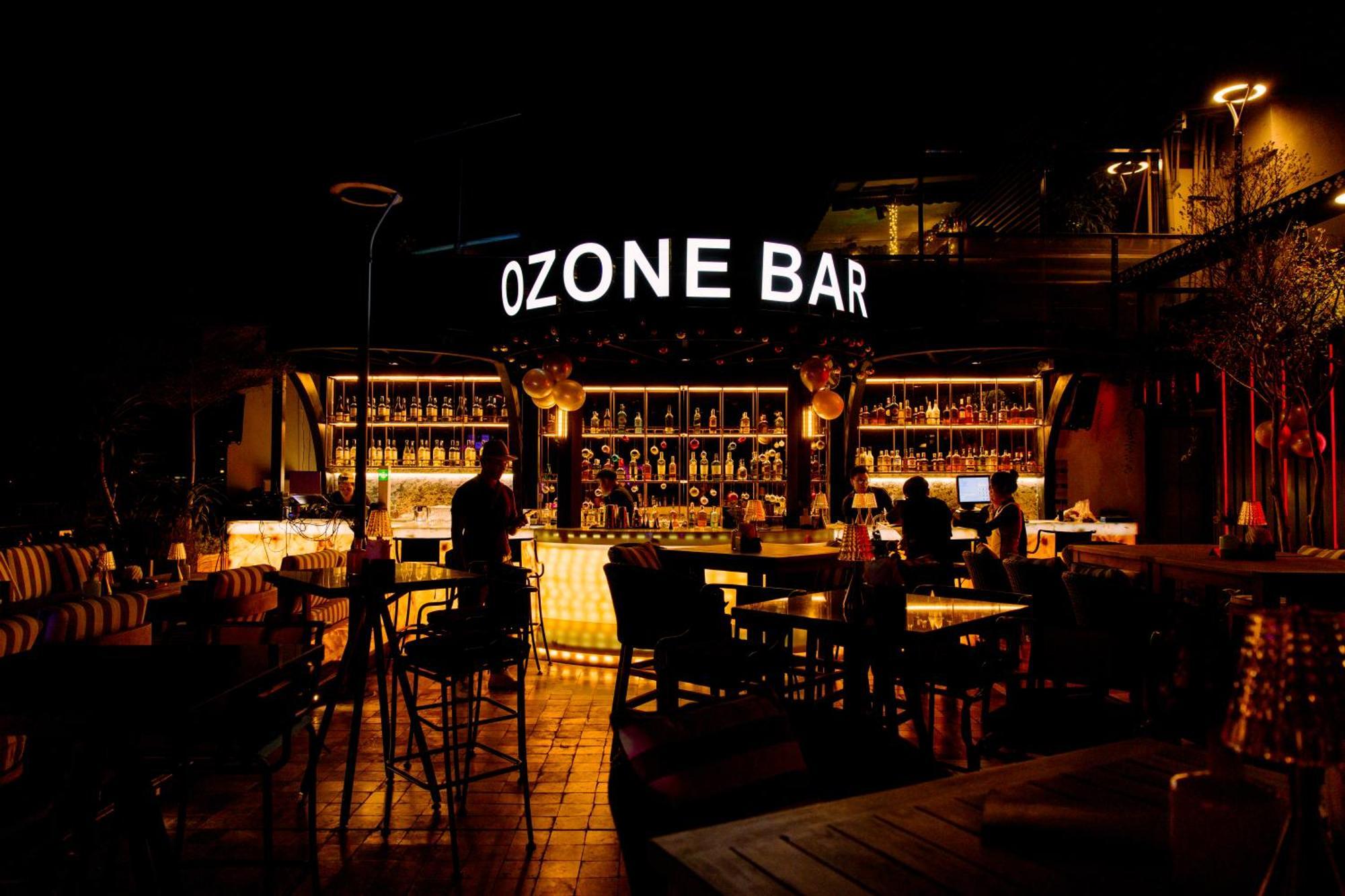 Grand Hotel Du Lac Hanoj Exteriér fotografie Ozone Bar